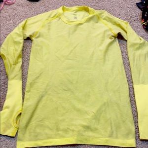 COPY - Long sleeve sports shirt with thumb cut out